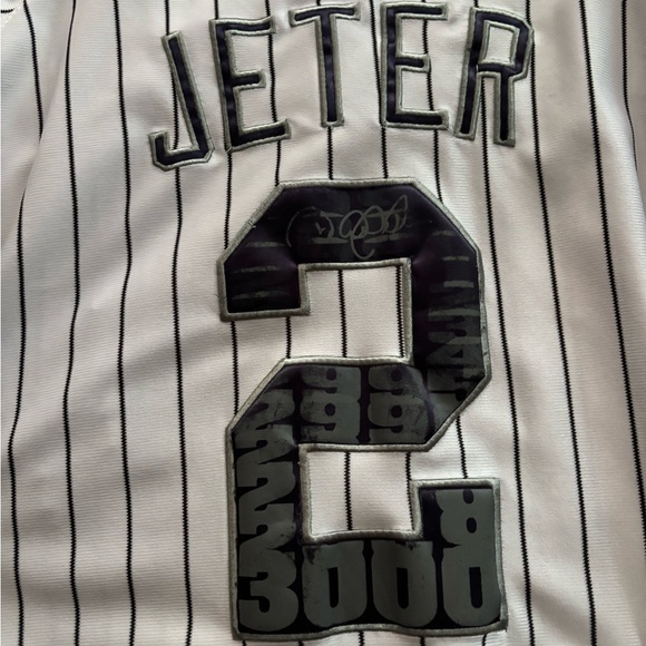 Authentic Limited Edition Derek Jeter Jersey with Jeter 30000 Career Hits Patch - Picture 4 of 6